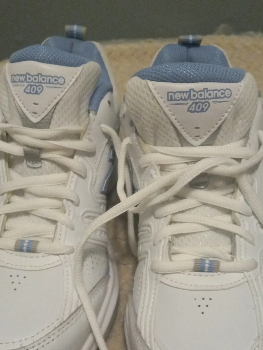 Womens White And Baby Blue Trim Sz 7 New Balance 409